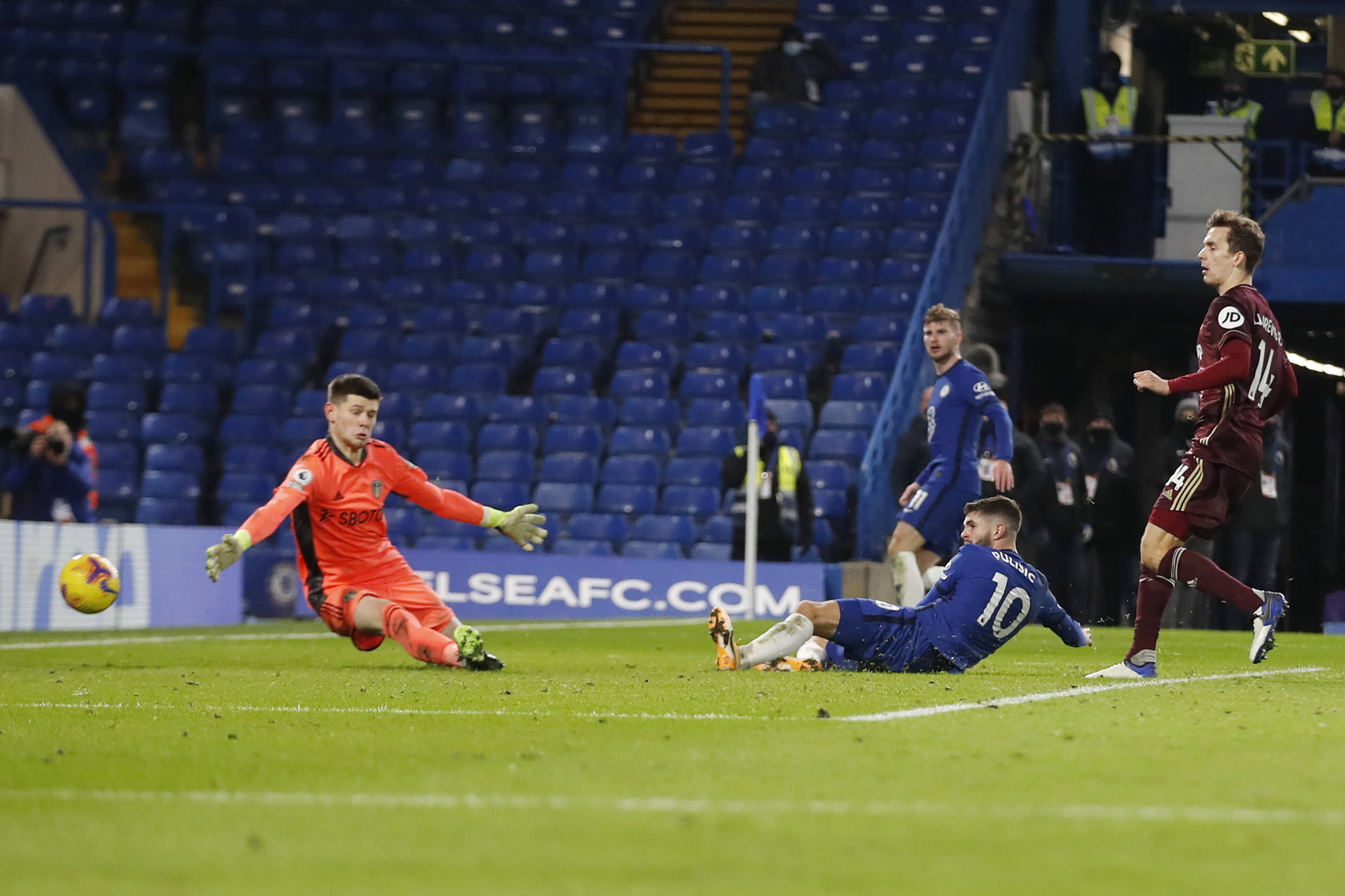 一个备受关 一个备受关